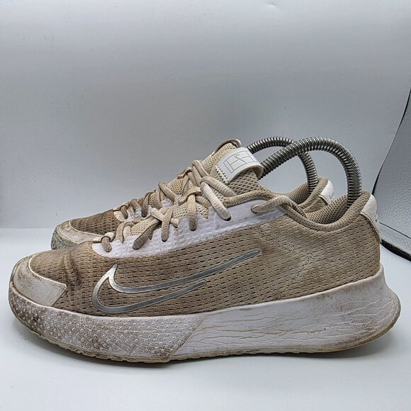 NikeCourt Vapor Lite 2 HC Womens Size 7.5 White Metallic Silver Shoes Athletic main image 8